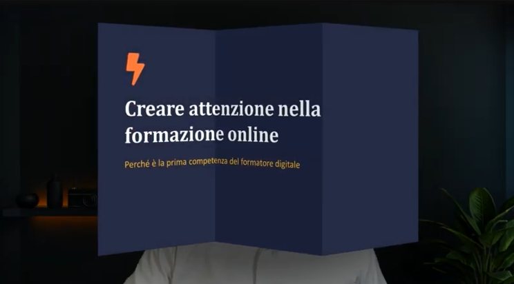 Un cambio di scena: il titolo «Creare attenzione nella formazione online» entra al centro dello schermo